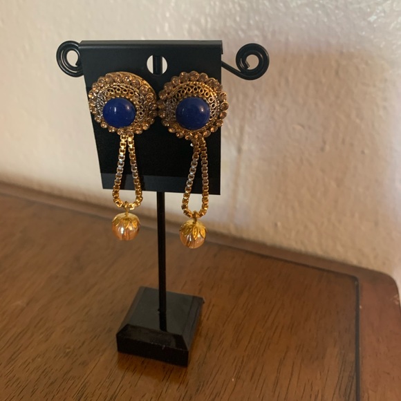 Long chain style earrings - Picture 3 of 5